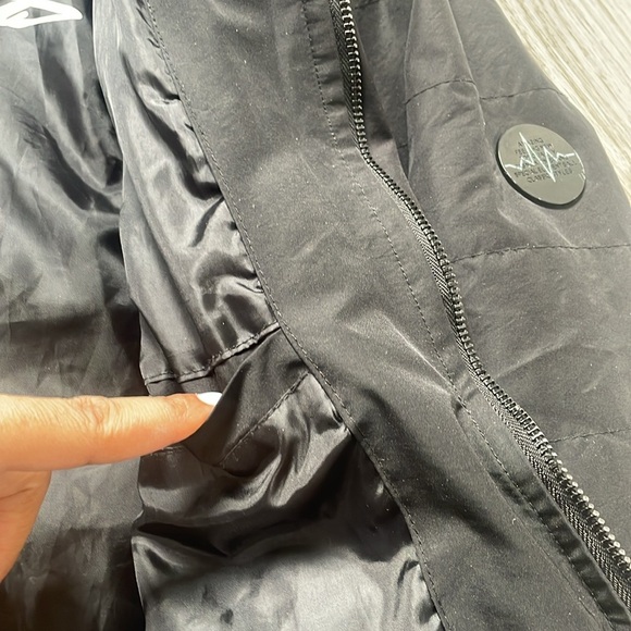 BLACK BOMBER JACKET CREW NECK BLACK ZIPPER 2 SIDE POCKETS FITS SIZE M/L - Picture 11 of 14